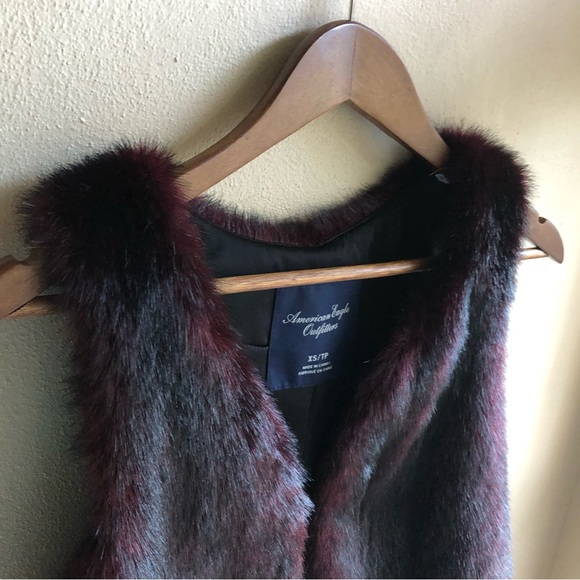 American Eagle Outfitters Faux Fur Vest. Black with Wine Highlights. Size XS - Picture 9 of 16